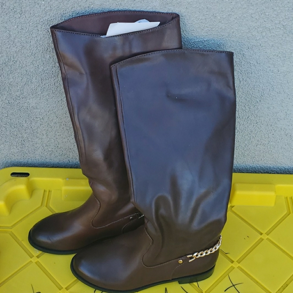 👢
